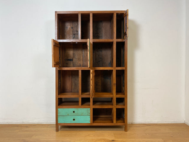 Boatwood by WMK I Einzigartiger Bücherschrank handgefertigt aus altem Bootsholz I Teakholz massiv I Bücherregal Regal Highboard Holzregal Küchenregal Raumtrenner Treibholz I Berlin München Frankfurt