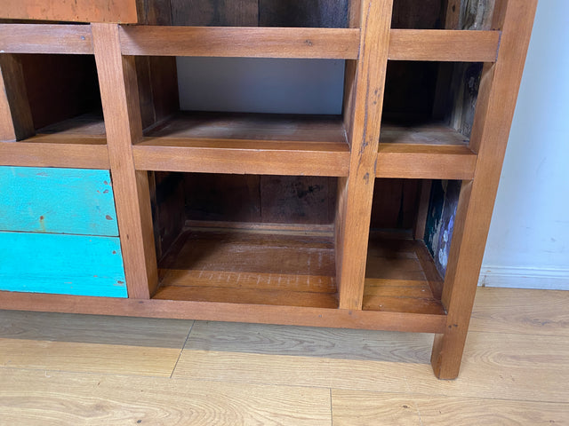 Boatwood by WMK I Einzigartiger Bücherschrank handgefertigt aus altem Bootsholz I Teakholz massiv I Bücherregal Regal Highboard Holzregal Küchenregal Raumtrenner Treibholz I Berlin München Frankfurt