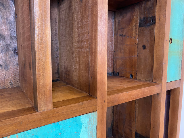 Boatwood by WMK I Einzigartiger Bücherschrank handgefertigt aus altem Bootsholz I Teakholz massiv I Bücherregal Regal Highboard Holzregal Küchenregal Raumtrenner Treibholz I Berlin München Frankfurt