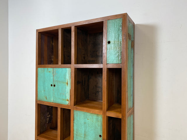 Boatwood by WMK I Einzigartiger Bücherschrank handgefertigt aus altem Bootsholz I Teakholz massiv I Bücherregal Regal Highboard Holzregal Küchenregal Raumtrenner Treibholz I Berlin München Frankfurt