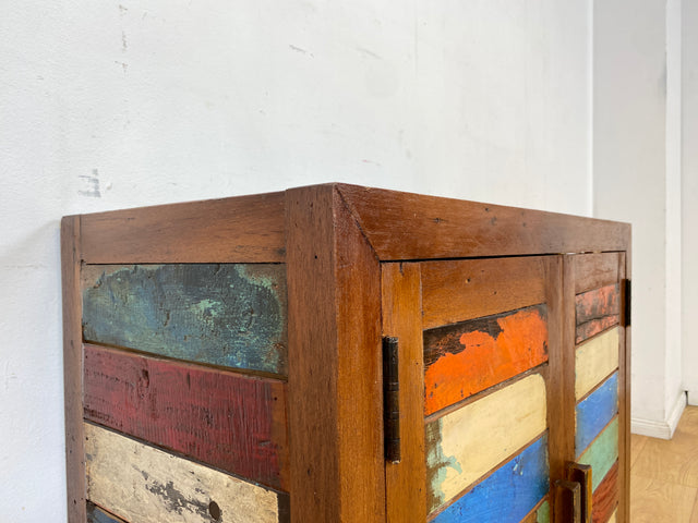Detailreiche Kommode handgefertigt aus altem Bootsholz in Originalfarben I Sideboard Wäschekommode Flurkommode Schuhschrank Schuhkommode Badschrank Teakholz I
