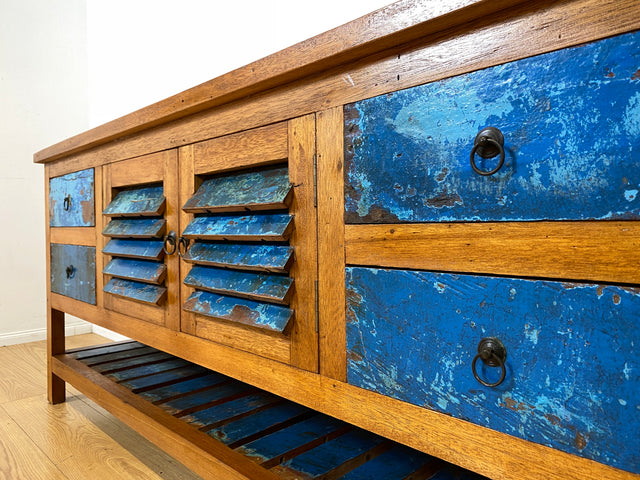Besonderer Küchenschrank handgefertigt aus altem Bootsholz mit Schubladen und Lamellen I Teakholz massiv I Sideboard Schrank Büfett Buffet Anrichte Kommode Küche I