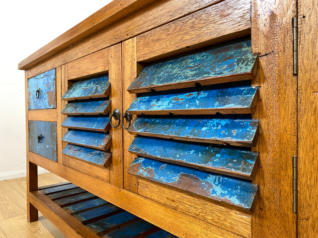 Besonderer Küchenschrank handgefertigt aus altem Bootsholz mit Schubladen und Lamellen I Teakholz massiv I Sideboard Schrank Büfett Buffet Anrichte Kommode Küche I