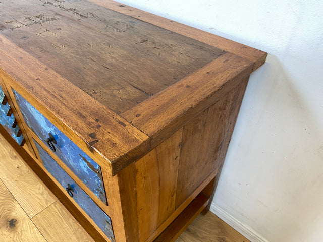 Besonderer Küchenschrank handgefertigt aus altem Bootsholz mit Schubladen und Lamellen I Teakholz massiv I Sideboard Schrank Büfett Buffet Anrichte Kommode Küche I