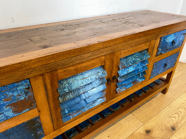 Besonderer Küchenschrank handgefertigt aus altem Bootsholz mit Schubladen und Lamellen I Teakholz massiv I Sideboard Schrank Büfett Buffet Anrichte Kommode Küche I