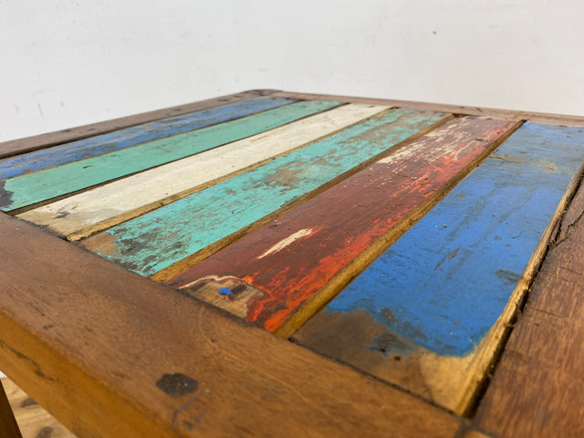 Einzigartige und nachhaltige Ablage handgefertigt aus altem Bootsholz in Originalfarben