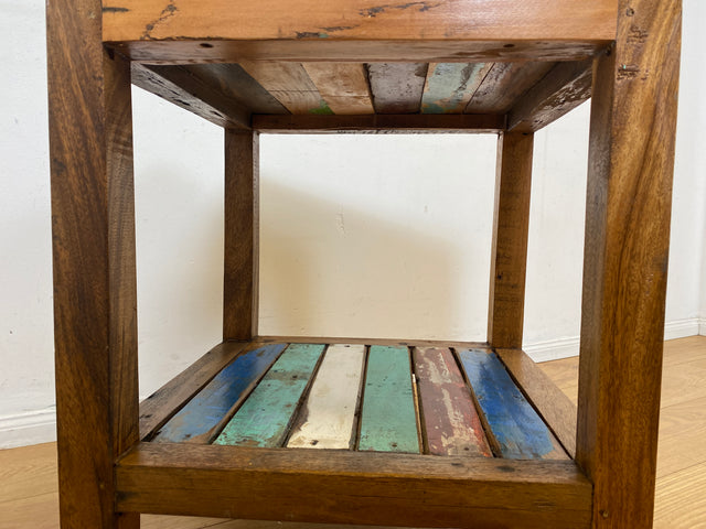 Einzigartige und nachhaltige Ablage handgefertigt aus altem Bootsholz in Originalfarben