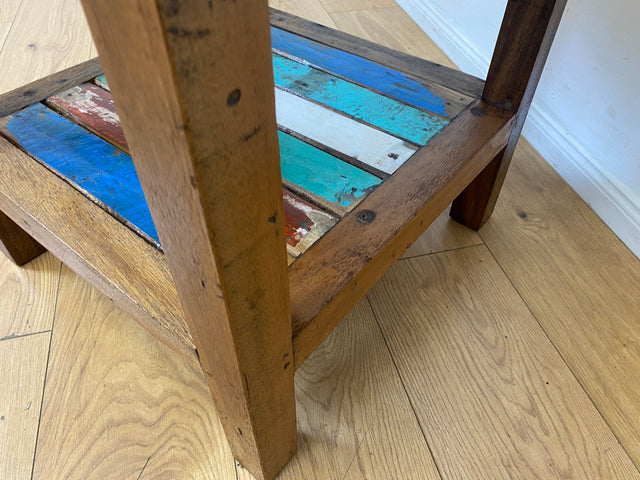 Einzigartige und nachhaltige Ablage handgefertigt aus altem Bootsholz in Originalfarben