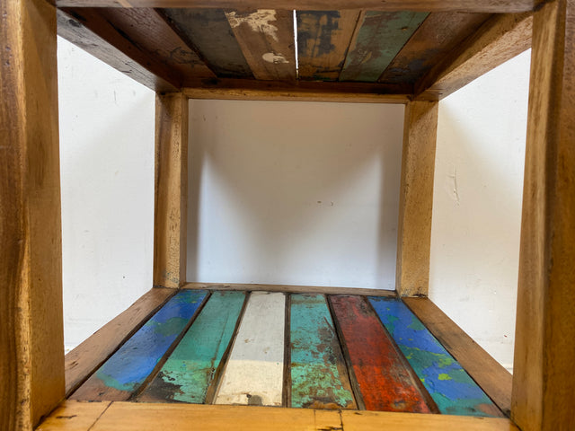 Einzigartige und nachhaltige Ablage handgefertigt aus altem Bootsholz in Originalfarben