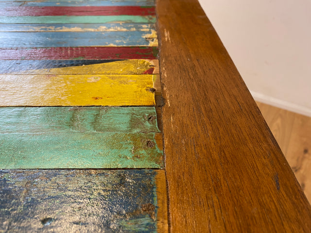 Einzigartiger und nachhaltiger Bartisch handgefertigt aus altem Bootsholz I Teakholz massiv in Originalfarben