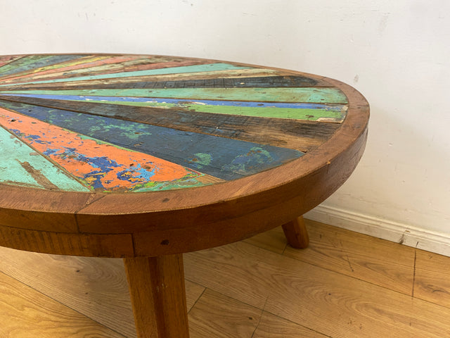 Formschöner und nachhaltiger Couchtisch handgefertigt aus altem Bootsholz in Originalfarben I Teakholz massiv I Nierentisch Wohnzimmertisch Kiddney Coffee Table I