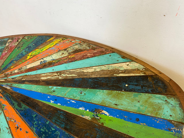 Formschöner und nachhaltiger Couchtisch handgefertigt aus altem Bootsholz in Originalfarben I Teakholz massiv I Nierentisch Wohnzimmertisch Kiddney Coffee Table I