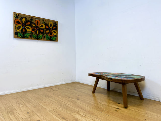 Formschöner und nachhaltiger Couchtisch handgefertigt aus altem Bootsholz in Originalfarben I Teakholz massiv I Nierentisch Wohnzimmertisch Kiddney Coffee Table I