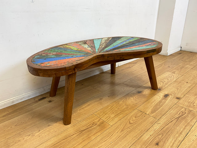 Formschöner und nachhaltiger Couchtisch handgefertigt aus altem Bootsholz in Originalfarben I Teakholz massiv I Nierentisch Wohnzimmertisch Kiddney Coffee Table I