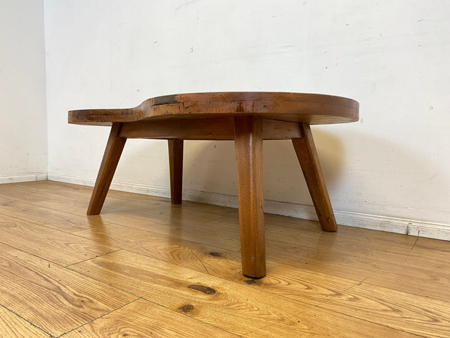 Formschöner und nachhaltiger Couchtisch handgefertigt aus altem Bootsholz in Originalfarben I Teakholz massiv I Nierentisch Wohnzimmertisch Kiddney Coffee Table I