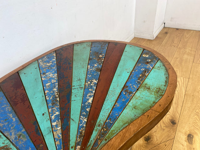 Formschöner und nachhaltiger Couchtisch handgefertigt aus altem Bootsholz in Originalfarben I Teakholz massiv I Wohnzimmertisch Nierentisch Kiddney Coffee Table I