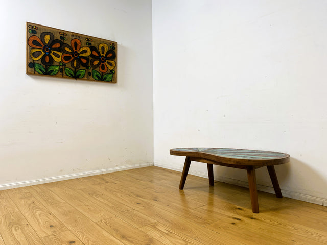 Formschöner und nachhaltiger Couchtisch handgefertigt aus altem Bootsholz in Originalfarben I Teakholz massiv I Wohnzimmertisch Nierentisch Kiddney Coffee Table I