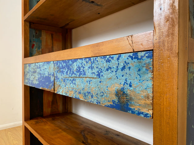 Boatwood by WMK I Handgefertigtes Regal aus altem Bootsholz in Originalfarbe I Teakholz I Holzregal Bücherschrank Bücheregal Highboard Küchenregal Raumtrenner Loft Bootsmöbel I Berlin Bochum Leipzig