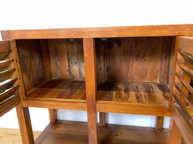 Außergewöhnlicher Schrank handgefertigt aus altem Bootsholz mit Lamellen Türen I Highboard Sideboard Kommode Anrichte Küchenschrank Flurkommode Flurschrank I