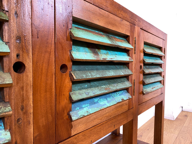 Außergewöhnlicher Schrank handgefertigt aus altem Bootsholz mit Lamellen Türen I Highboard Sideboard Kommode Anrichte Küchenschrank Flurkommode Flurschrank I
