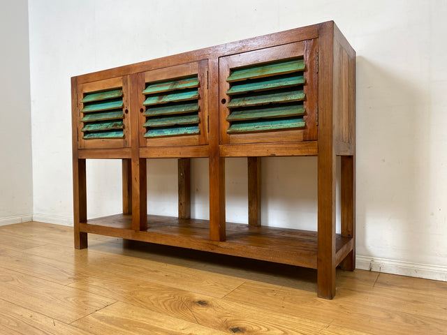 Außergewöhnlicher Schrank handgefertigt aus altem Bootsholz mit Lamellen Türen I Highboard Sideboard Kommode Anrichte Küchenschrank Flurkommode Flurschrank I