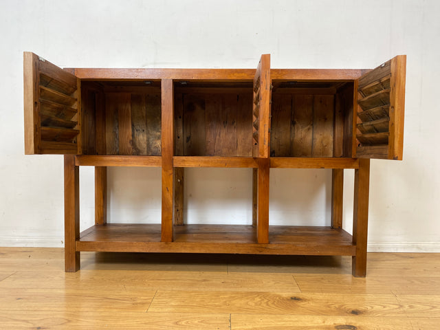 Außergewöhnlicher Schrank handgefertigt aus altem Bootsholz mit Lamellen Türen I Highboard Sideboard Kommode Anrichte Küchenschrank Flurkommode Flurschrank I