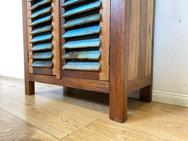 Freundlicher Schrank handgefertigt aus altem Bootsholz mit Lamellen Türen I Highboard Kommode Flurkommode Sideboard Schuhkommode Schuhschrank Wäschekommode I