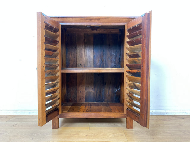 Freundlicher Schrank handgefertigt aus altem Bootsholz mit Lamellen Türen I Highboard Kommode Flurkommode Sideboard Schuhkommode Schuhschrank Wäschekommode I