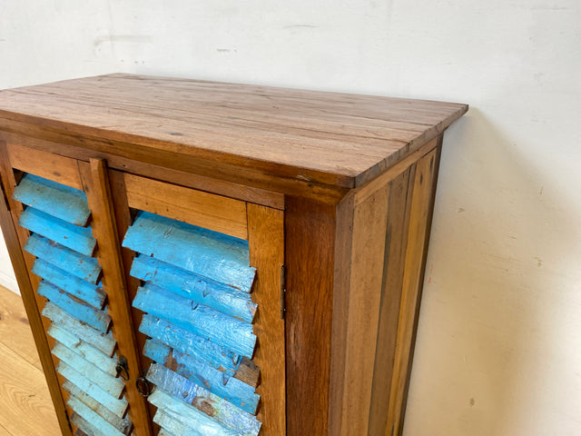 Freundlicher Schrank handgefertigt aus altem Bootsholz mit Lamellen Türen I Highboard Kommode Flurkommode Sideboard Schuhkommode Schuhschrank Wäschekommode I