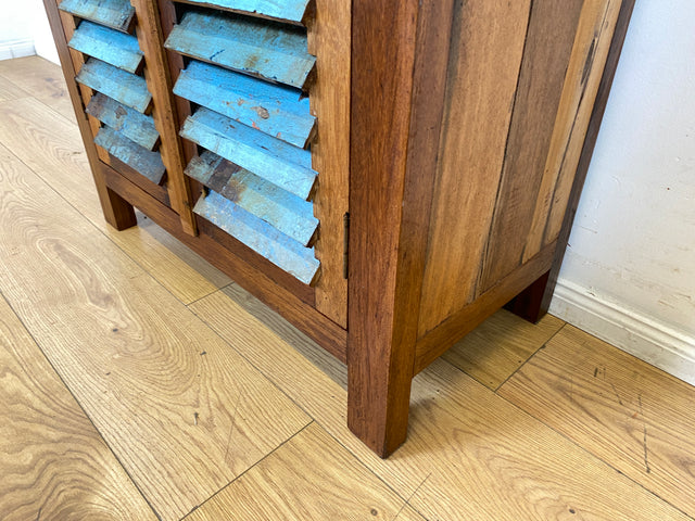 Freundlicher Schrank handgefertigt aus altem Bootsholz mit Lamellen Türen I Highboard Kommode Flurkommode Sideboard Schuhkommode Schuhschrank Wäschekommode I
