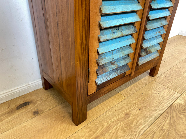 Freundlicher Schrank handgefertigt aus altem Bootsholz mit Lamellen Türen I Highboard Kommode Flurkommode Sideboard Schuhkommode Schuhschrank Wäschekommode I