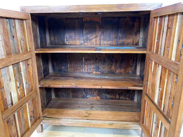 Boatwood by WMK I Großartiger Schrank handgefertigt aus altem Bootsholz in Originalfarben