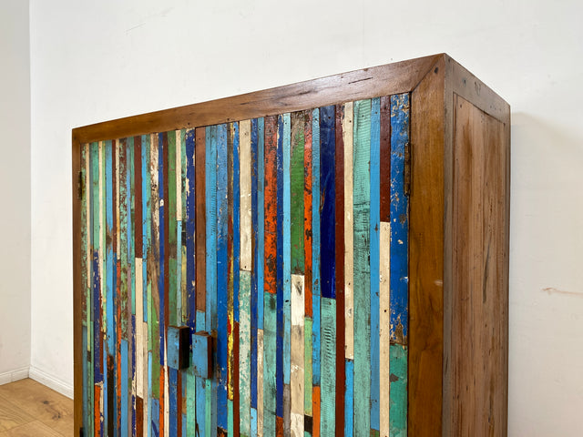 Boatwood by WMK I Großartiger Schrank handgefertigt aus altem Bootsholz in Originalfarben
