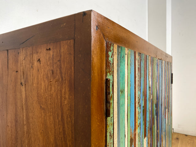 Boatwood by WMK I Großartiger Schrank handgefertigt aus altem Bootsholz in Originalfarben