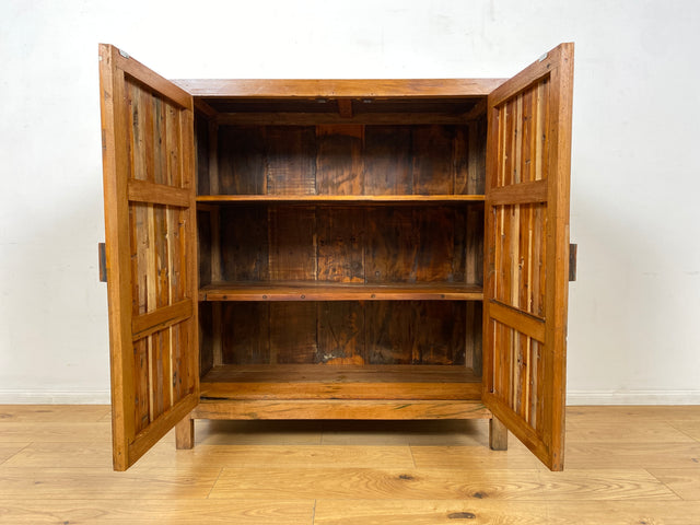 Boatwood by WMK I Großartiger Schrank handgefertigt aus altem Bootsholz in Originalfarben