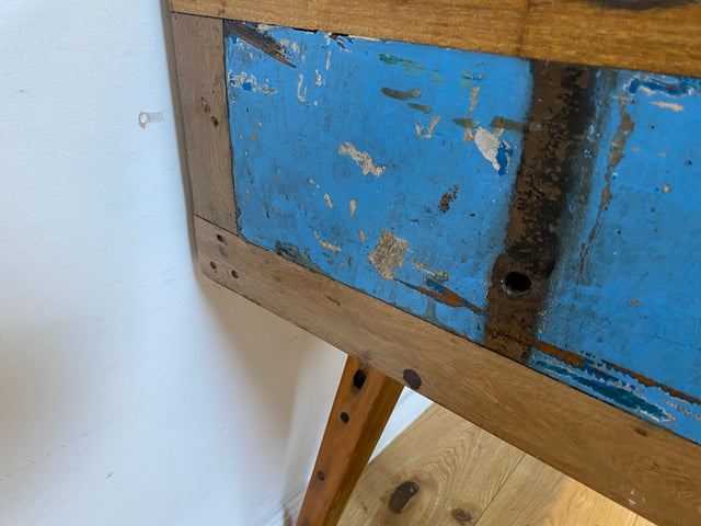 Formschöner freistellender Schreibtisch handgefertigt aus altem Bootsholz I Teakholz massiv I Arbeitstisch Desk Sekretär Bürotisch Computertisch Treibholz I