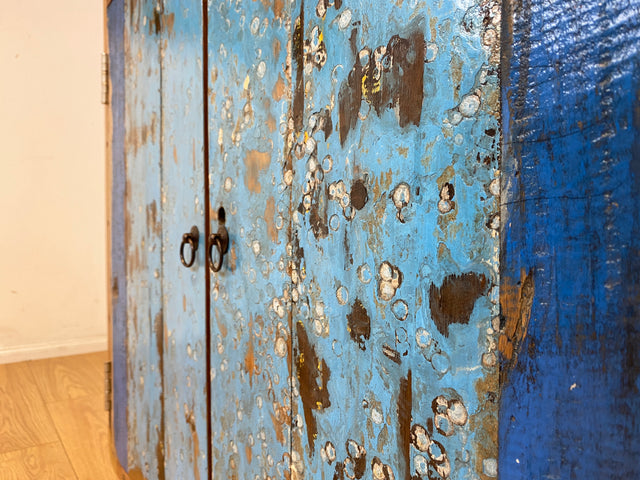 Formschöne Vitrine handgefertigt aus altem Bootsholz mit Schubladen I Schrank Highboard Bücherschrank Büchervitrine Geschirrschrank Küchenschrank Treibholz I
