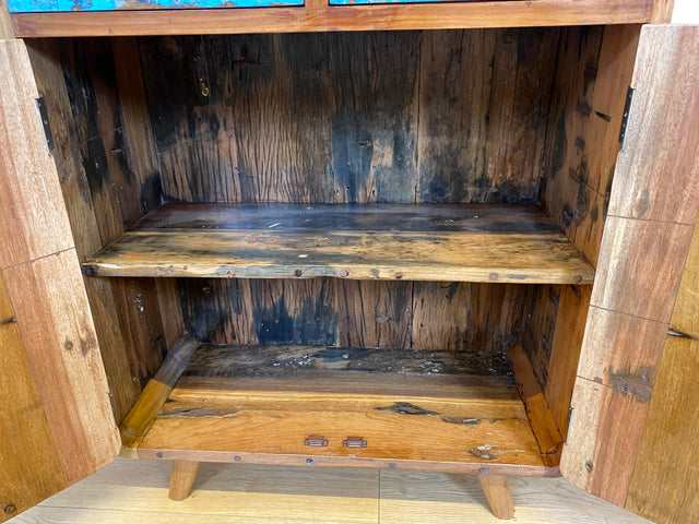 Formschöne Vitrine handgefertigt aus altem Bootsholz mit Schubladen I Schrank Highboard Bücherschrank Büchervitrine Geschirrschrank Küchenschrank Treibholz I