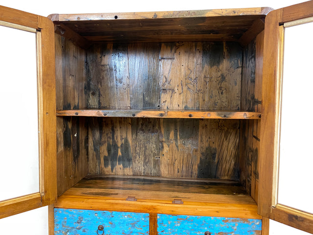 Formschöne Vitrine handgefertigt aus altem Bootsholz mit Schubladen I Schrank Highboard Bücherschrank Büchervitrine Geschirrschrank Küchenschrank Treibholz I