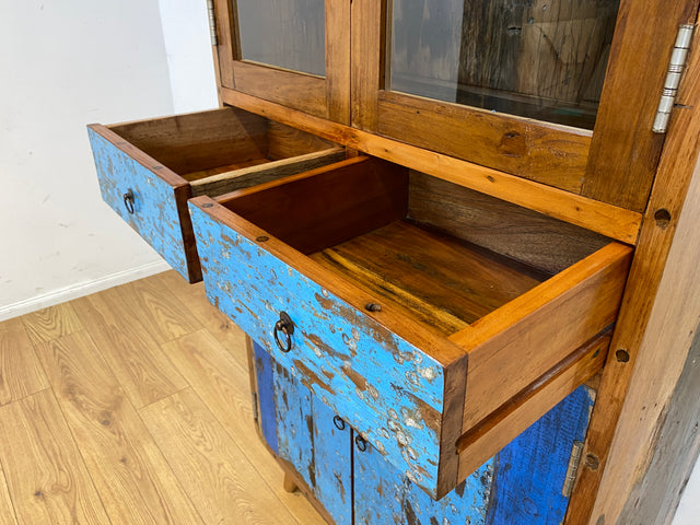Formschöne Vitrine handgefertigt aus altem Bootsholz mit Schubladen I Schrank Highboard Bücherschrank Büchervitrine Geschirrschrank Küchenschrank Treibholz I