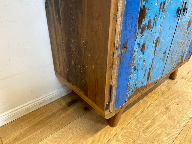 Formschöne Vitrine handgefertigt aus altem Bootsholz mit Schubladen I Schrank Highboard Bücherschrank Büchervitrine Geschirrschrank Küchenschrank Treibholz I