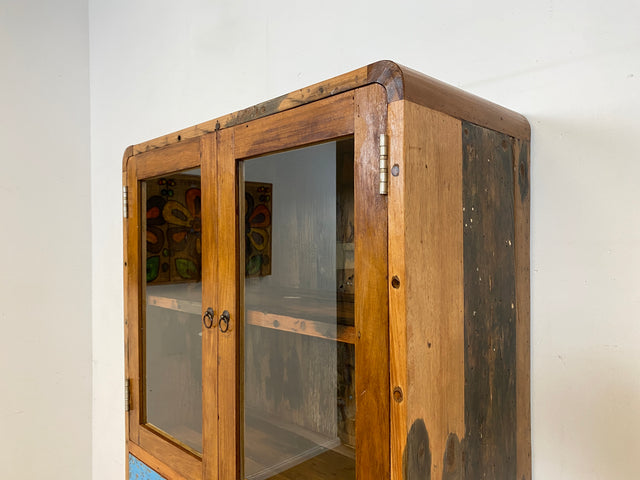 Formschöne Vitrine handgefertigt aus altem Bootsholz mit Schubladen I Schrank Highboard Bücherschrank Büchervitrine Geschirrschrank Küchenschrank Treibholz I