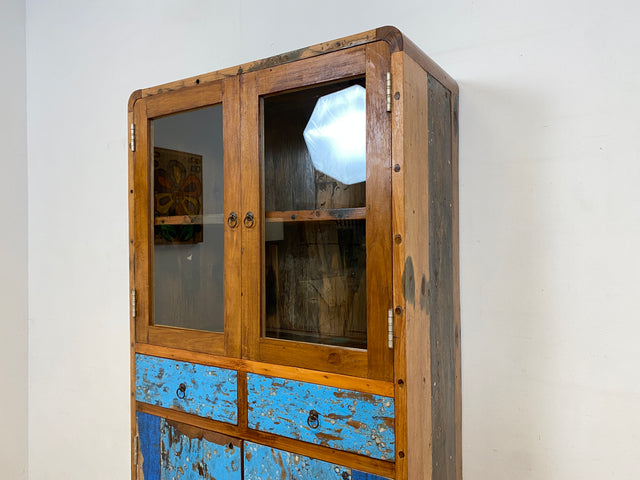 Formschöne Vitrine handgefertigt aus altem Bootsholz mit Schubladen I Schrank Highboard Bücherschrank Büchervitrine Geschirrschrank Küchenschrank Treibholz I