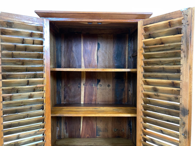 Sehr schöner Wäscheschrank handgefertigt aus altem Bootsholz in Originalfarben mit Lamellen Türen I Schrank Kleiderschrank Flurschrank Highboard Bücherschrank I