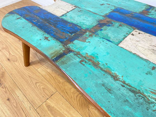 Besonders schöner und nachhaltiger großer Couchtisch handgefertigt aus altem Bootsholz in Originalfarben I Outdoor geeignet I Wohnzimmertisch Coffee Table Teak I