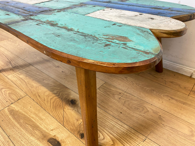 Besonders schöner und nachhaltiger großer Couchtisch handgefertigt aus altem Bootsholz in Originalfarben I Outdoor geeignet I Wohnzimmertisch Coffee Table Teak I