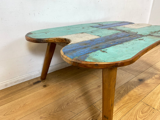 Besonders schöner und nachhaltiger großer Couchtisch handgefertigt aus altem Bootsholz in Originalfarben I Outdoor geeignet I Wohnzimmertisch Coffee Table Teak I