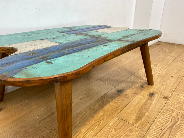 Besonders schöner und nachhaltiger großer Couchtisch handgefertigt aus altem Bootsholz in Originalfarben I Outdoor geeignet I Wohnzimmertisch Coffee Table Teak I