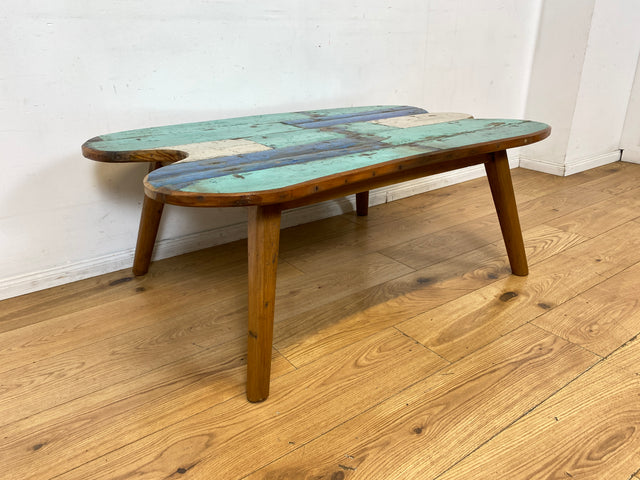 Besonders schöner und nachhaltiger großer Couchtisch handgefertigt aus altem Bootsholz in Originalfarben I Outdoor geeignet I Wohnzimmertisch Coffee Table Teak I