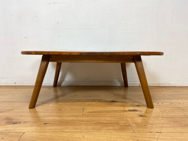 Besonders schöner und nachhaltiger großer Couchtisch handgefertigt aus altem Bootsholz in Originalfarben I Outdoor geeignet I Wohnzimmertisch Coffee Table Teak I